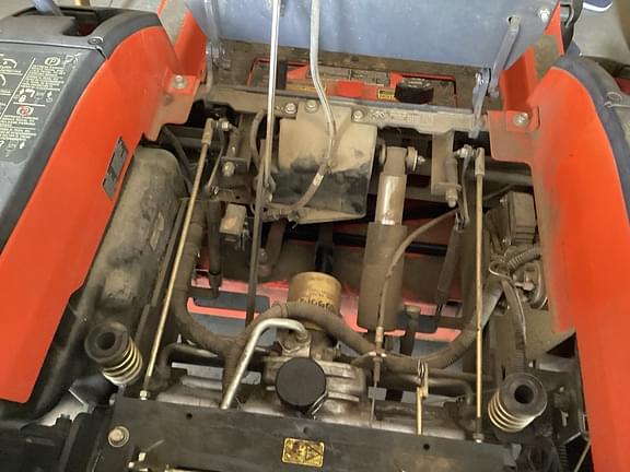 Image of Kubota ZD221 equipment image 4