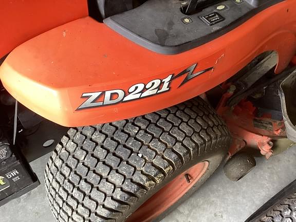 Image of Kubota ZD221 equipment image 2