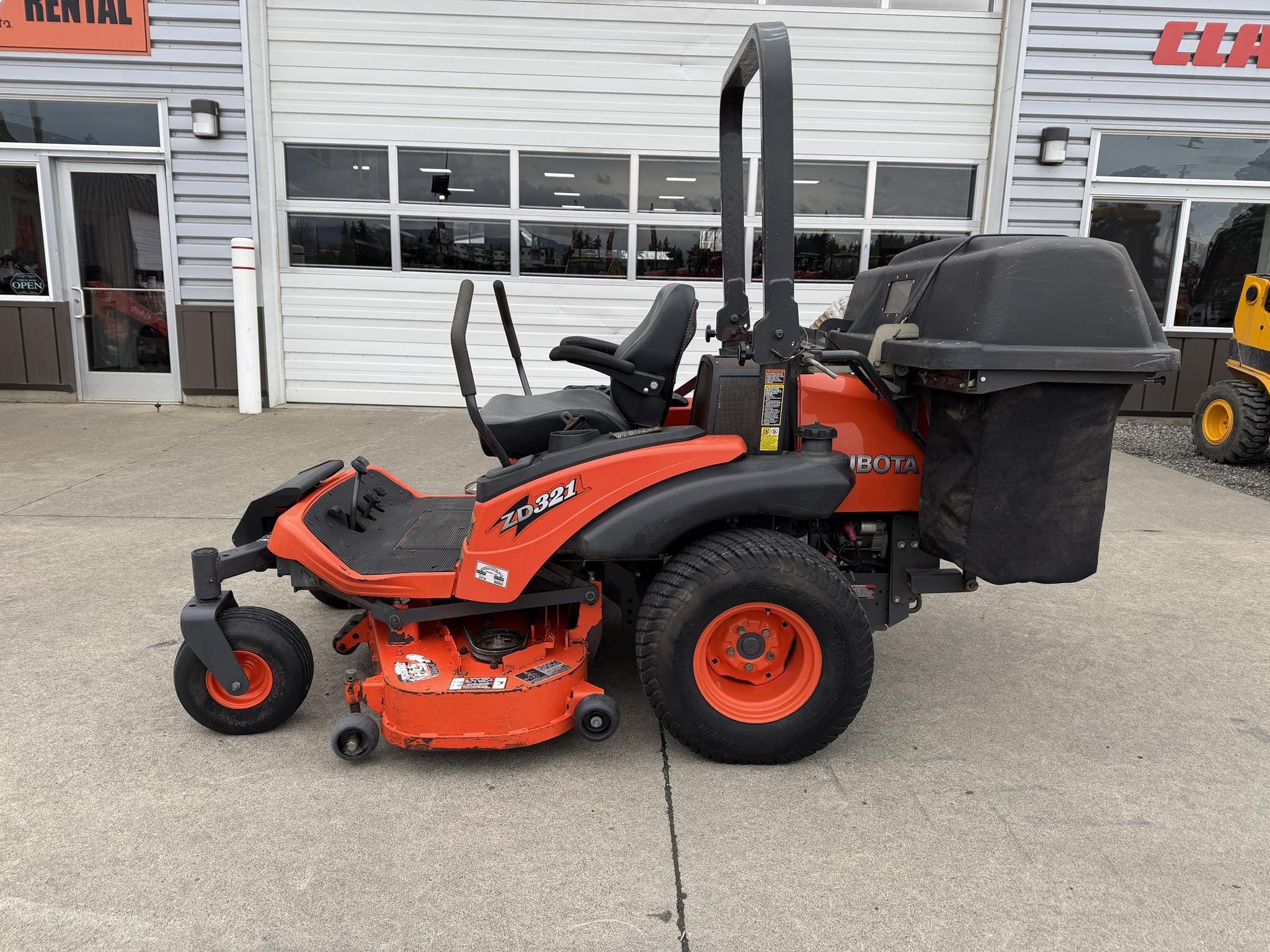 2010 Kubota ZD321 Equipment Image0
