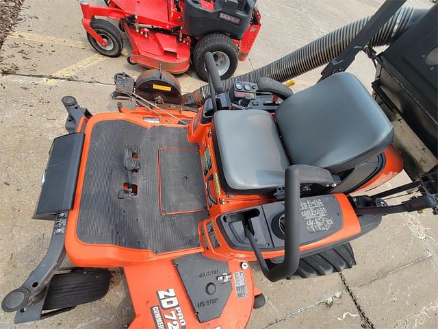 Image of Kubota ZD331 equipment image 4