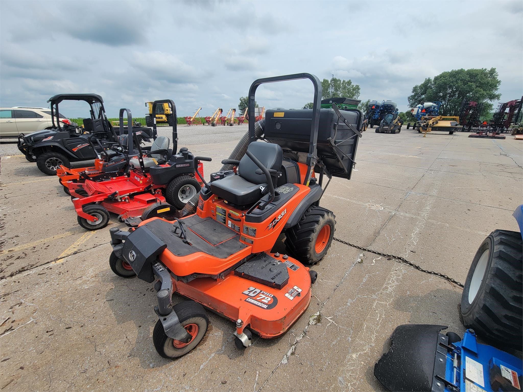 2010 Kubota ZD331 Equipment Image0