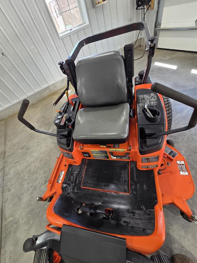 Image of Kubota ZD331P equipment image 4
