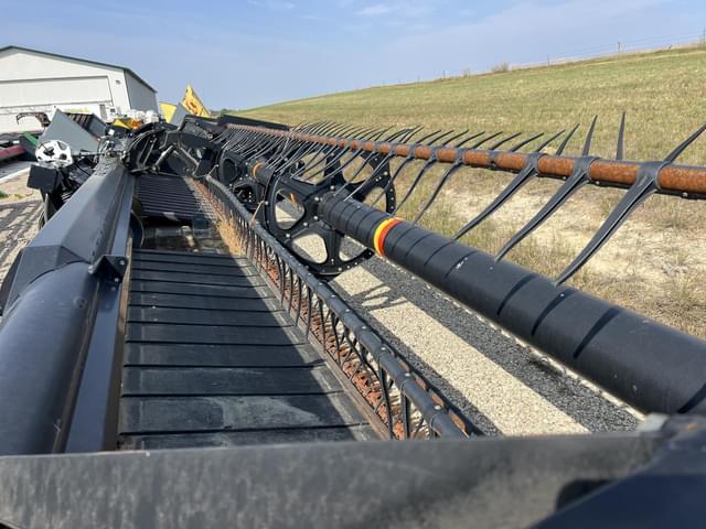 Image of MacDon D60-40 equipment image 3