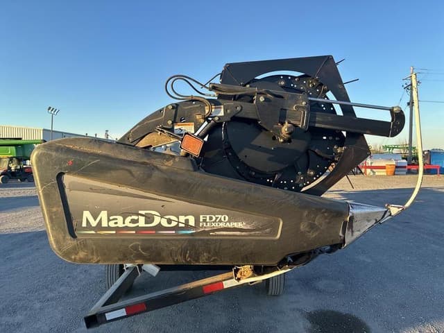 Image of MacDon FD70 equipment image 2