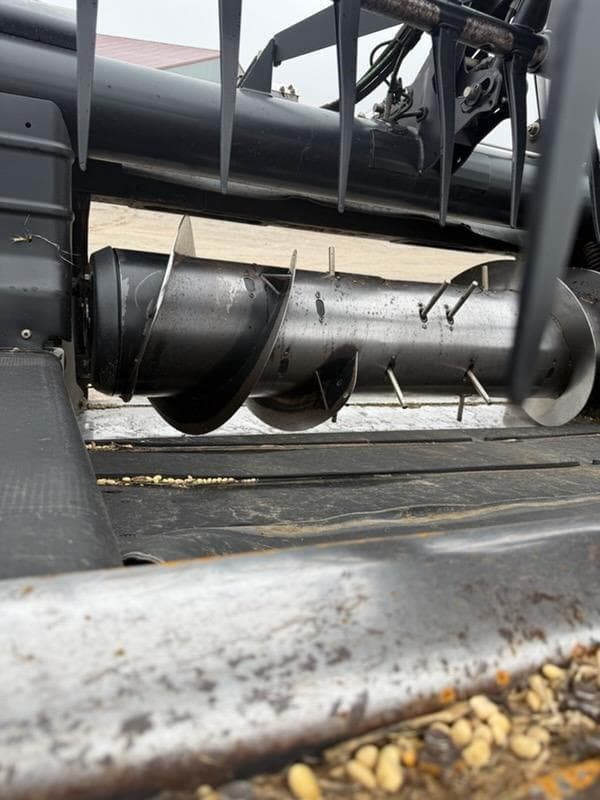 Image of MacDon FD70 equipment image 3