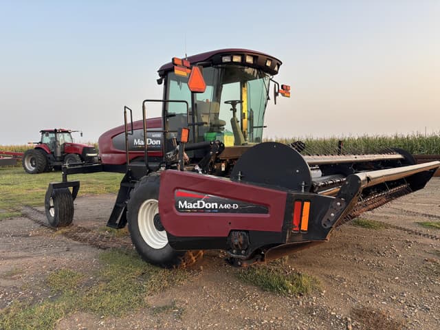 Image of MacDon M150 equipment image 1