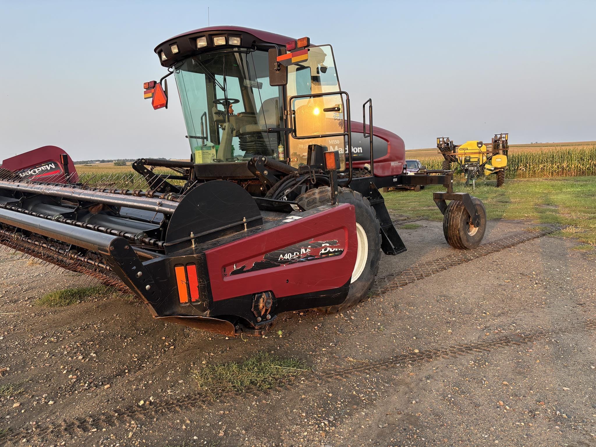 2010 MacDon M150 Equipment Image0