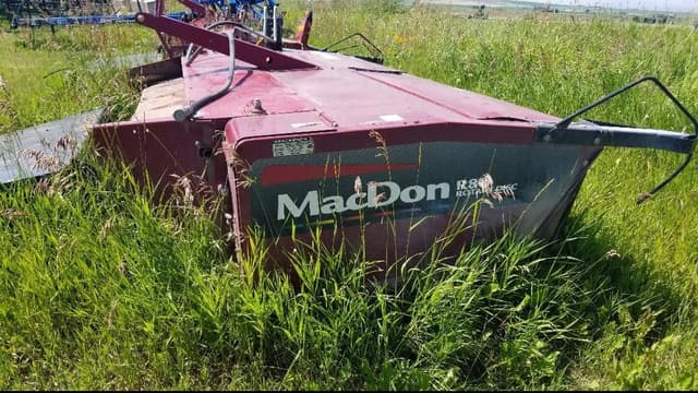 Image of MacDon R80 equipment image 1