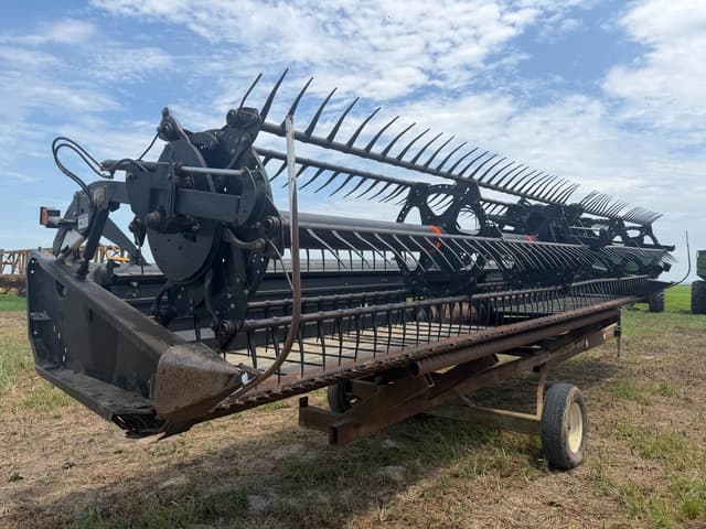 Image of MacDon D60 equipment image 2