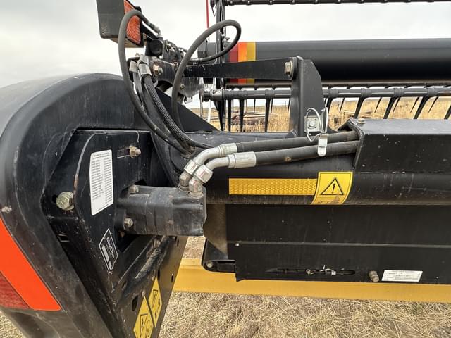 Image of MacDon D50 equipment image 4