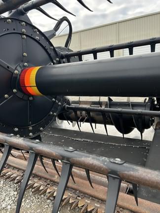 Image of MacDon D60-30 equipment image 3