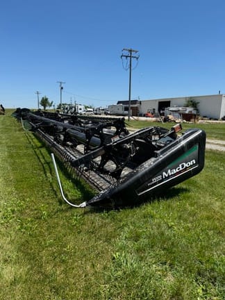 2010 MacDon FD70 Equipment Image0