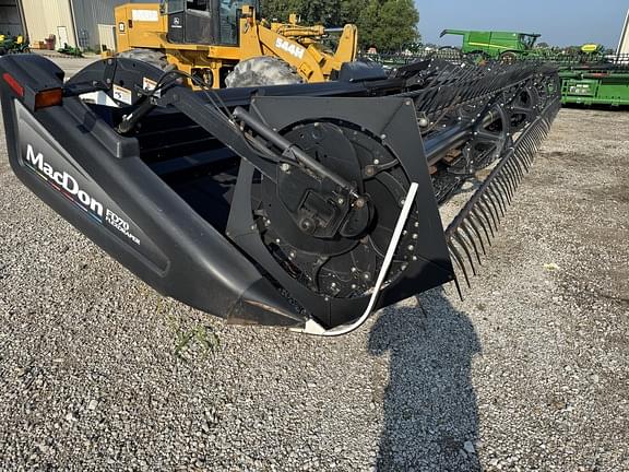 Image of MacDon FD70 equipment image 2
