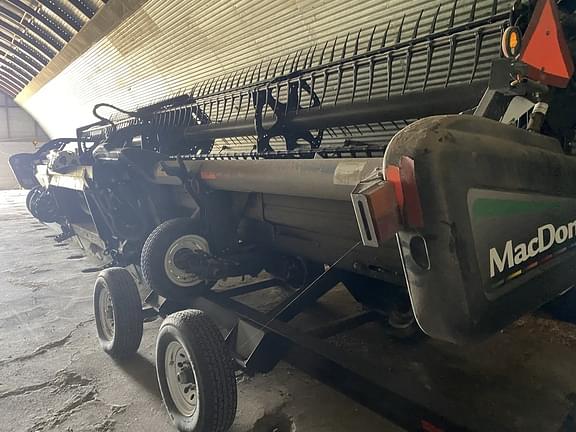 Image of MacDon FD70 equipment image 2