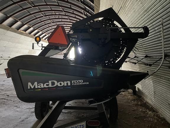Image of MacDon FD70 equipment image 3