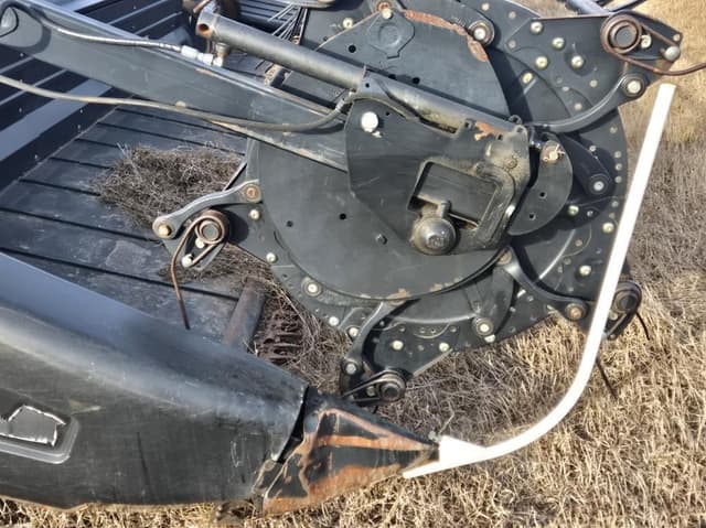 Image of MacDon FD70 equipment image 4