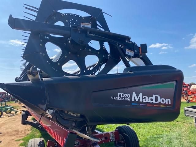 Image of MacDon FD70 equipment image 4