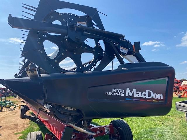 Image of MacDon FD70 equipment image 4