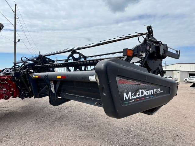 Image of MacDon FD70 equipment image 2