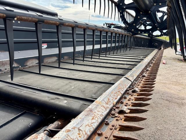 Image of MacDon FD70 equipment image 4