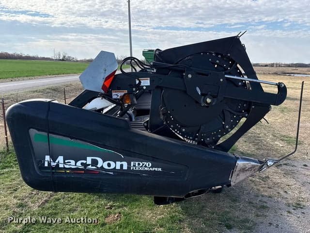 Image of MacDon FD70 equipment image 2