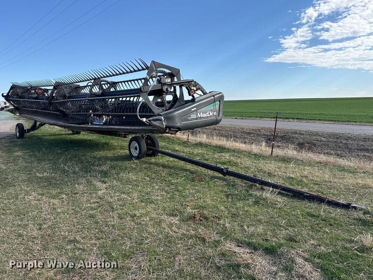 2010 MacDon FD70 Equipment Image0