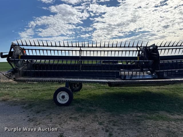 Image of MacDon FD70 equipment image 4