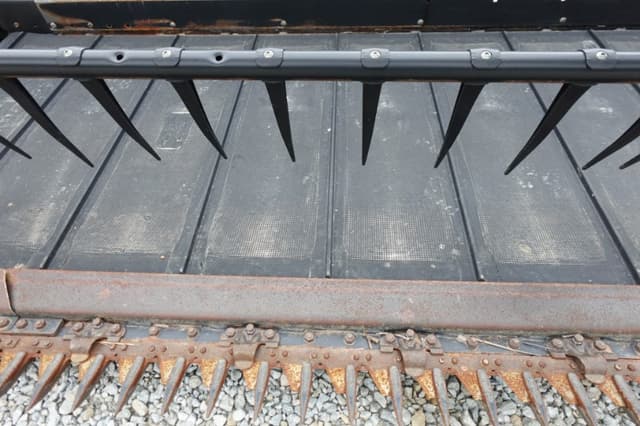 Image of MacDon FD70 equipment image 2