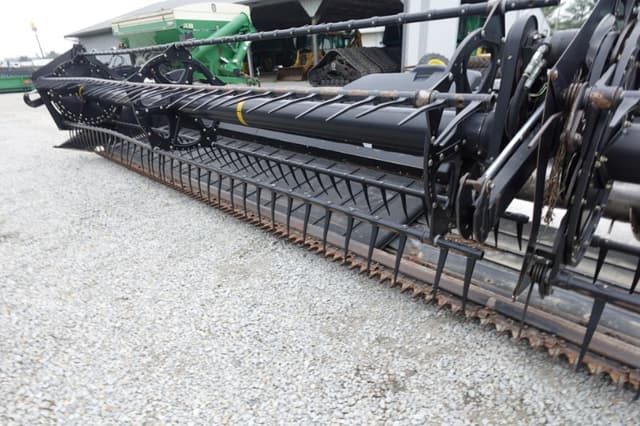 Image of MacDon FD70 equipment image 4