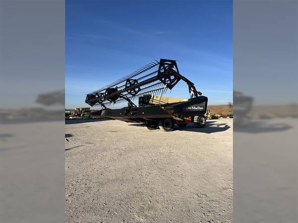 2010 MacDon FD70 Equipment Image0