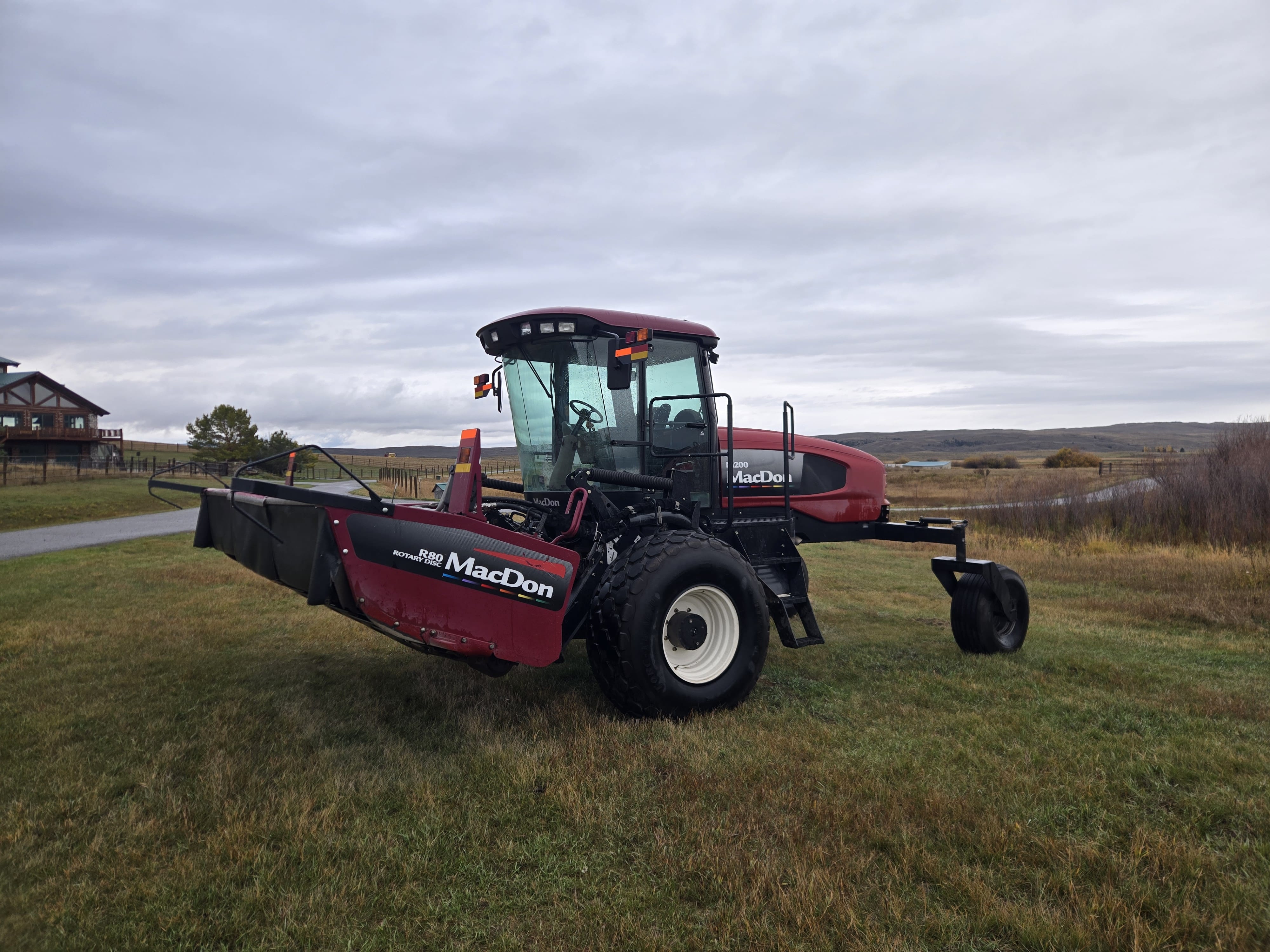 2010 MacDon M200 Equipment Image0