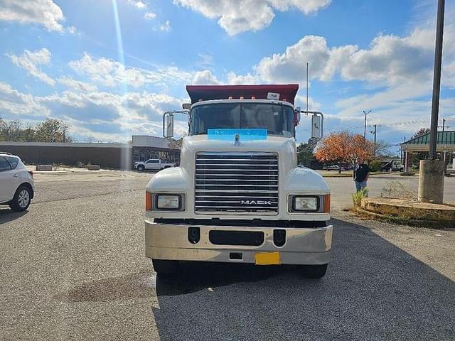 Image of Mack Pinnacle CHU613 equipment image 3