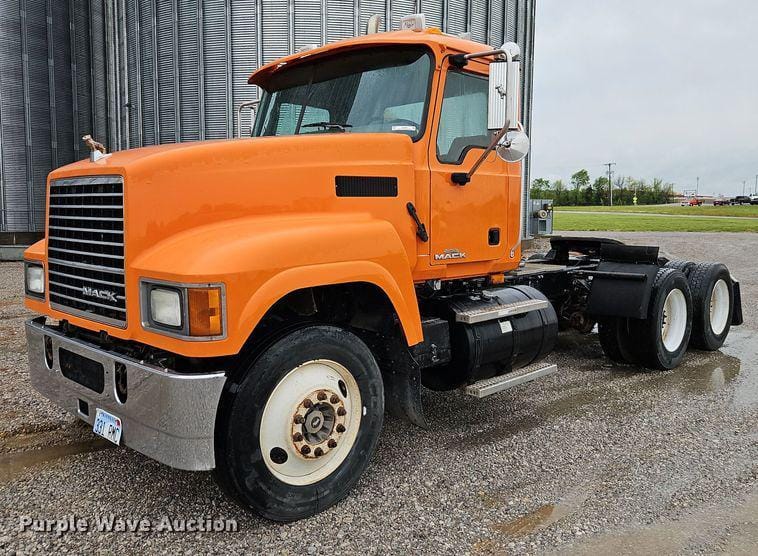 Main image Mack CHU613