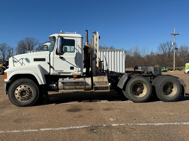 Image of Mack CHU613 equipment image 4