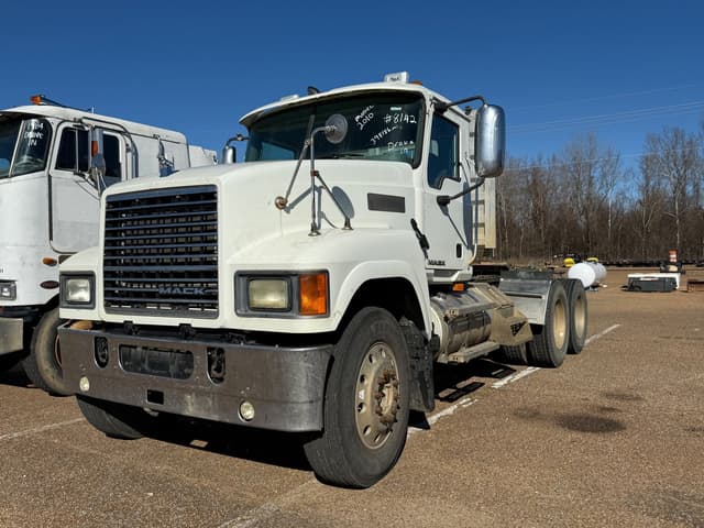 Image of Mack CHU613 equipment image 1