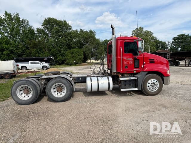 Image of Mack CXU613 equipment image 3