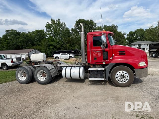 Image of Mack CXU613 equipment image 2