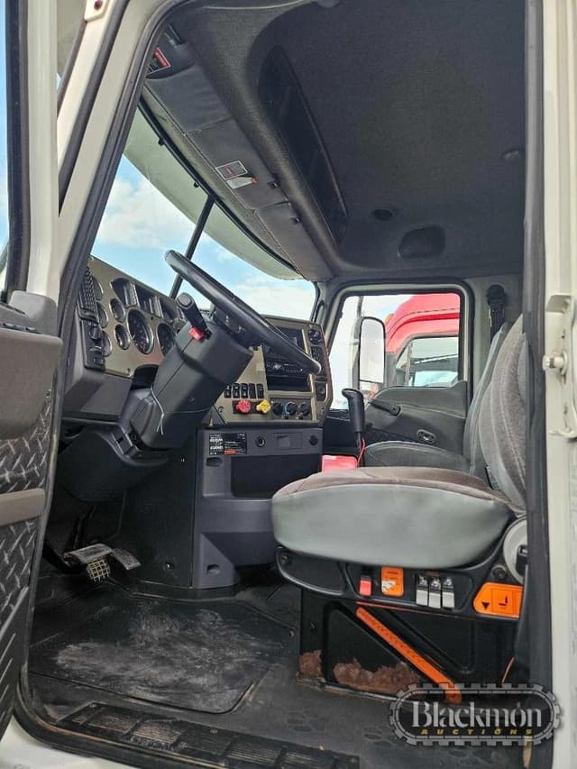 Image of Mack CXU613 equipment image 2
