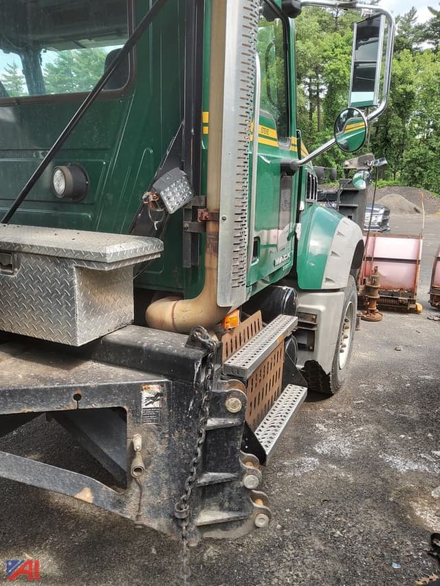 Image of Mack Granite equipment image 3
