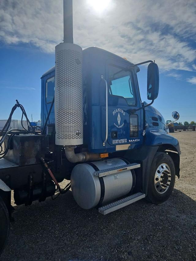 Image of Mack CXU613 equipment image 3
