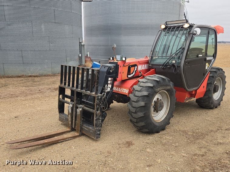 2010 Manitou MLT735 Equipment Image0