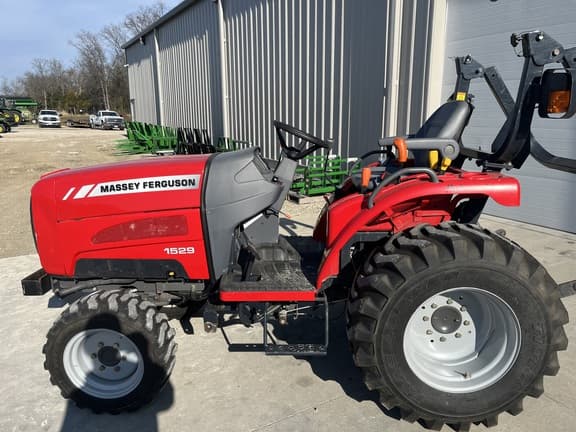 Image of Massey Ferguson 1529 equipment image 1
