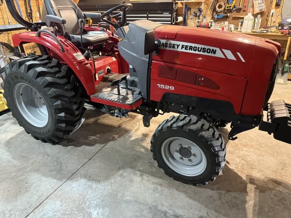 Image of Massey Ferguson 1529 equipment image 1