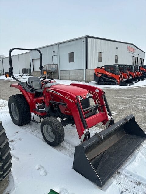 2010 Massey Ferguson 1635 Equipment Image0