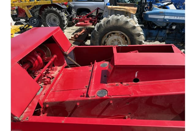 Image of Massey Ferguson 1837 equipment image 4