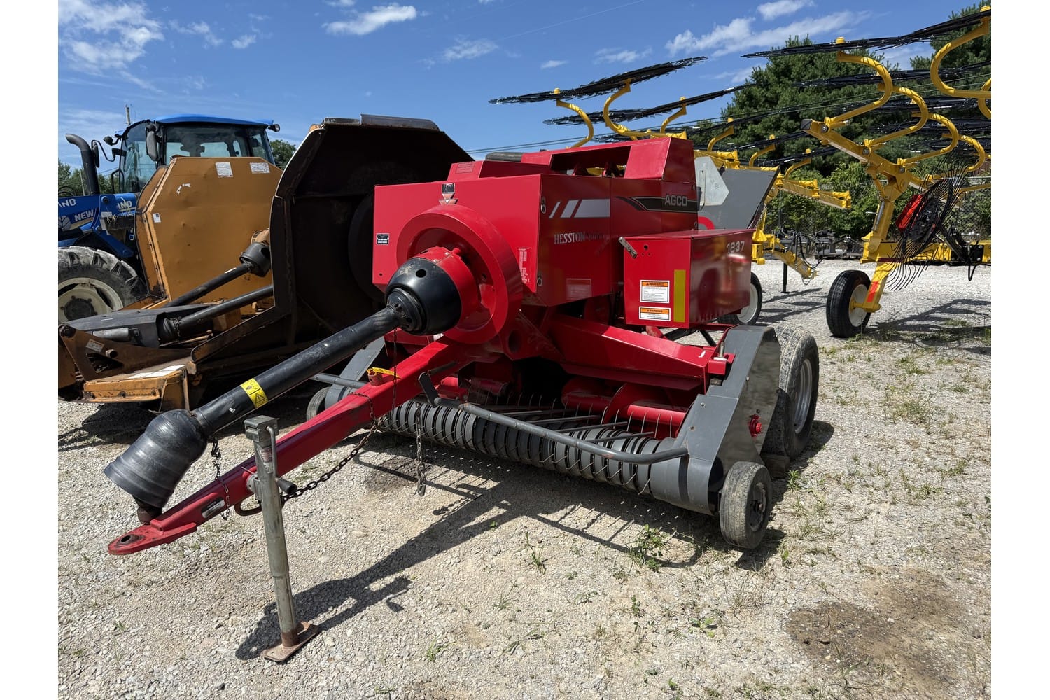 2010 Massey Ferguson 1837 Equipment Image0
