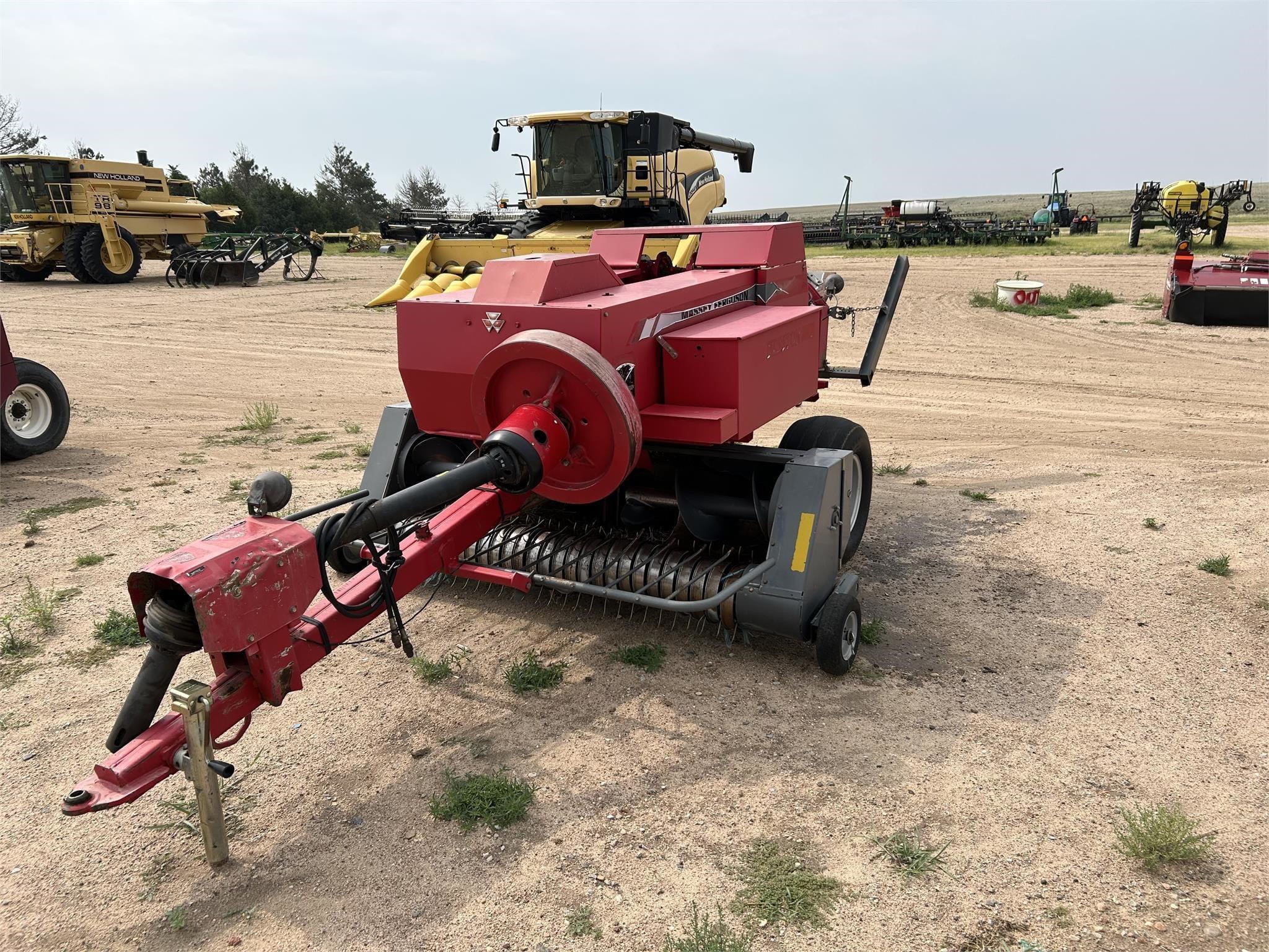 2010 Massey Ferguson 1841 Equipment Image0