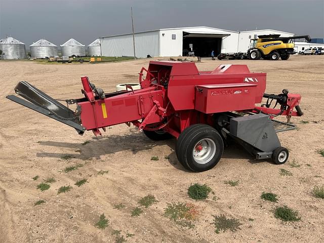 Image of Massey Ferguson 1841 equipment image 2