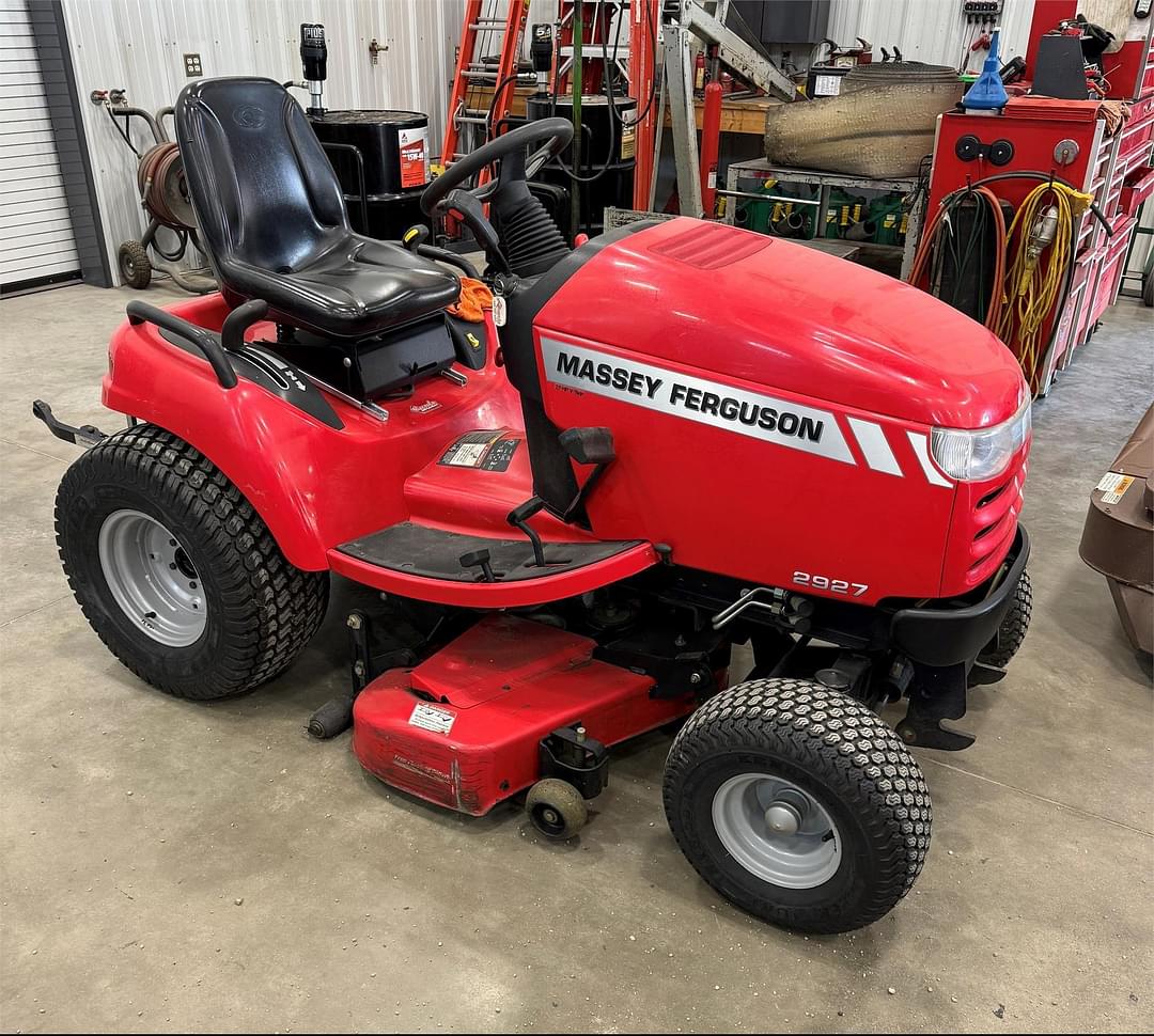 Image of Massey Ferguson 2927LC Image 0