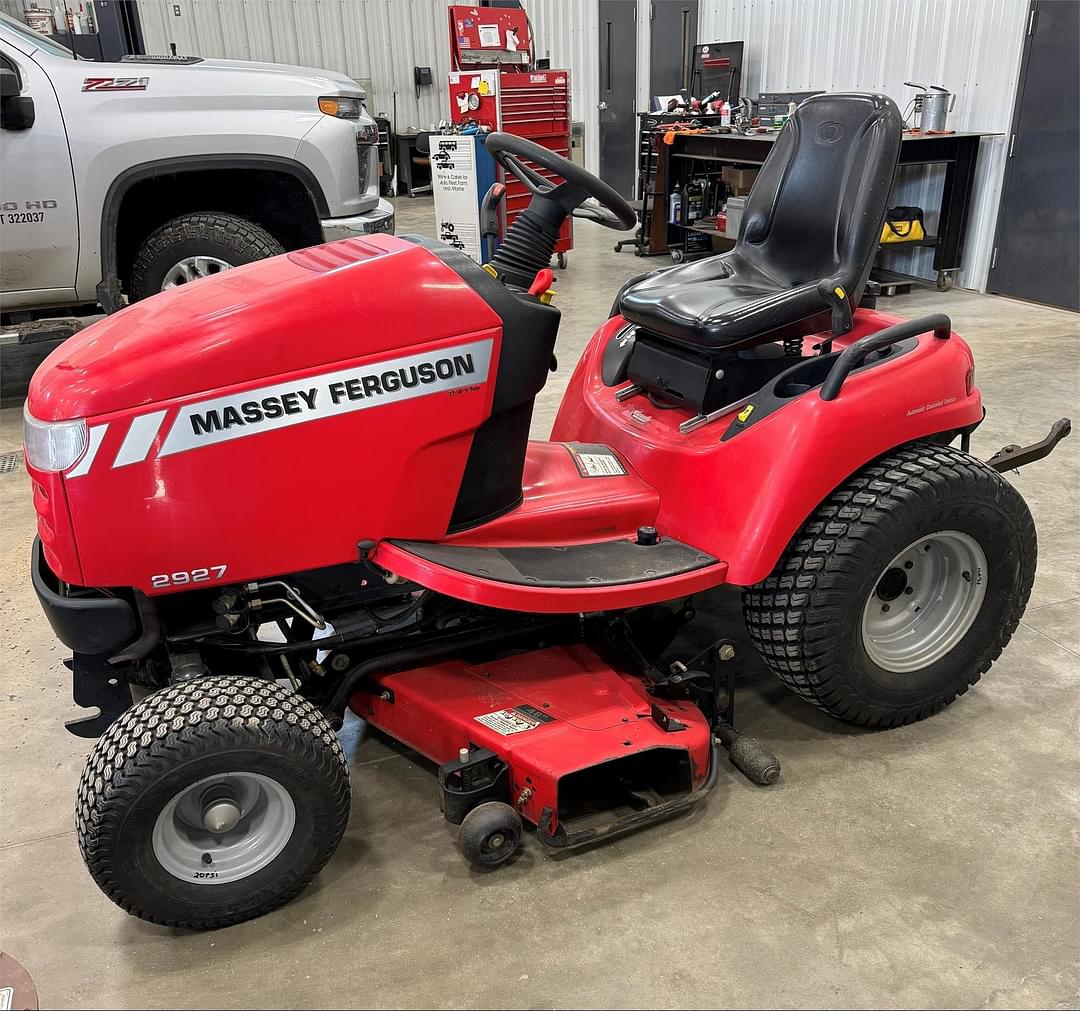 Image of Massey Ferguson 2927LC Image 1